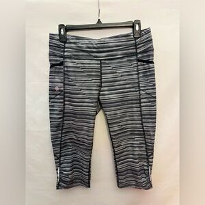 Athleta women’s medium gray leggings cropped pull on